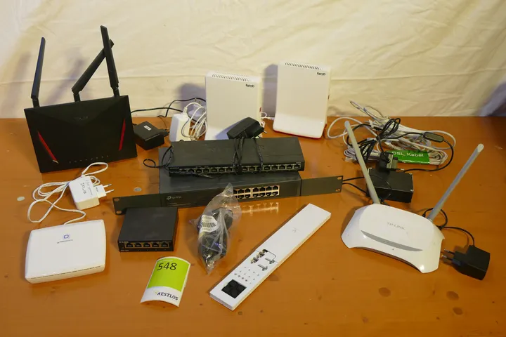 Konvolut Netzwerktechnik, Switchs, Router, etc.